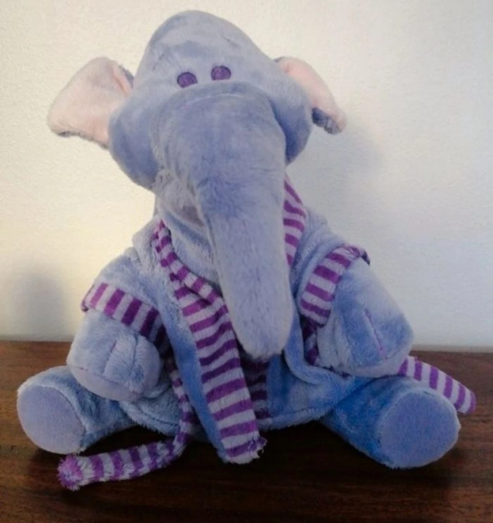 Peluche Lumpy avec son peignoir l'éléphant Winnie l'ourson Nicotoy